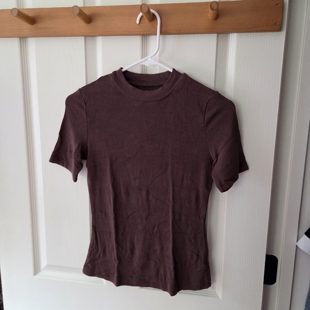 Mock Neck Ribbed Short Sleeve Tee - Coffee Brown